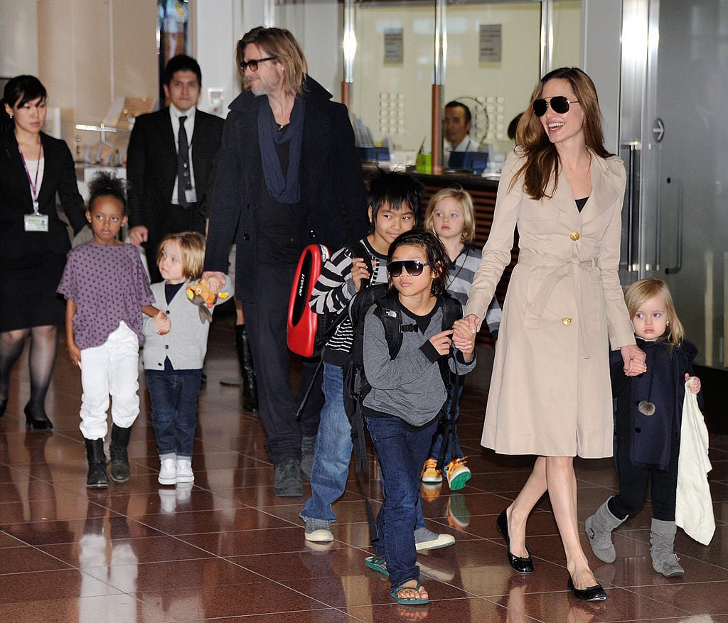 The Jolie-Pitt family: (L-R) Zahara, Knox, Brad Pitt, Maddox, Pax, Shiloh, Angelina Jolie, and Vivienne
