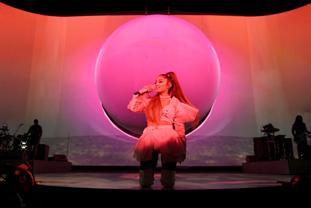How Does Ariana Grande Cope with Her Anxiety While on Tour?