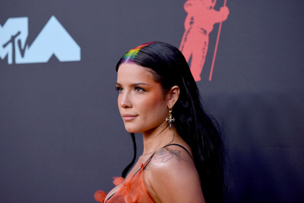 Halsey Announces the Release Date of Her New Single ‘Graveyard’