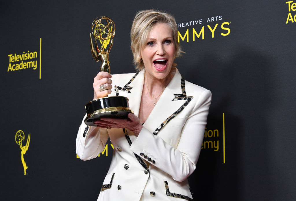 Jane Lynch wins for 'Marvelous Mrs. Maisel'