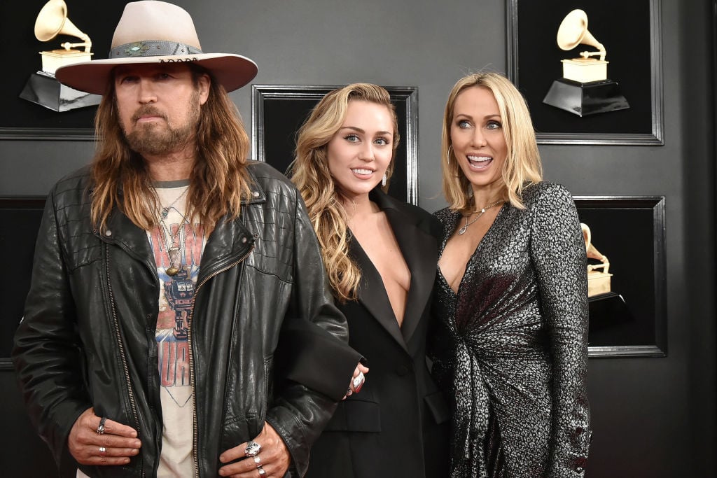 Miley, Billy Ray, and Tish Cyrus walk the red carpet