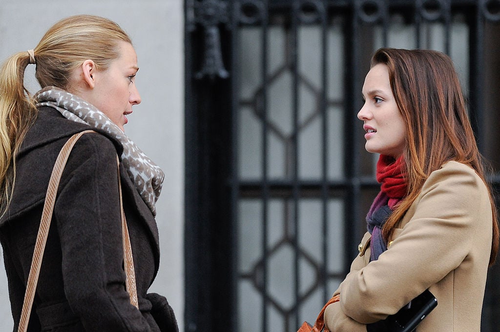 Blake Lively and Leighton Meester film a scene for Gossip Girl on November 30, 2010, in New York City. 