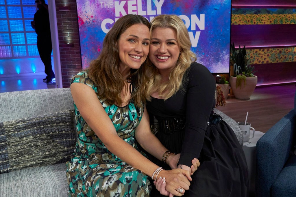 Jennifer Garner and Kelly Clarkson 