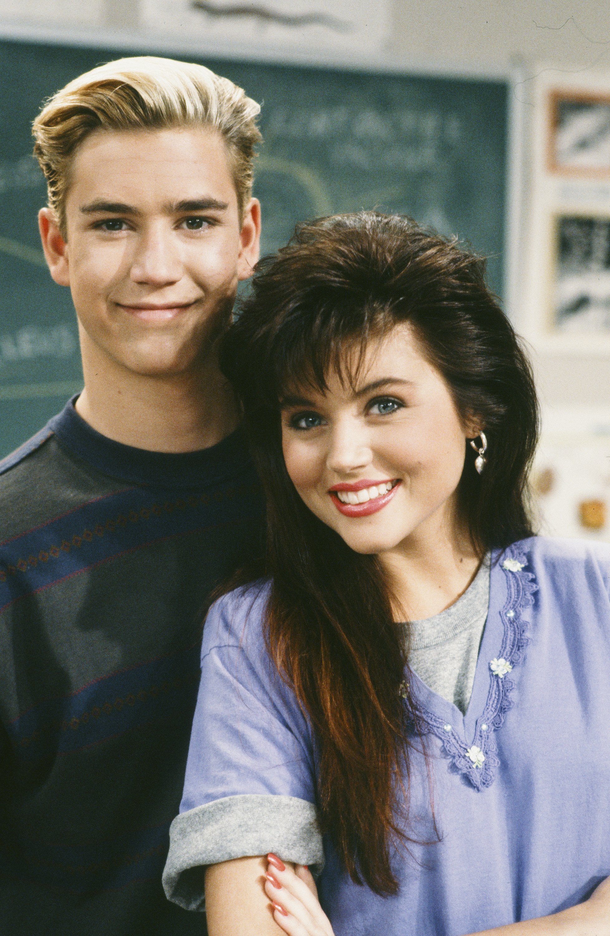 Mark-Paul Gosselaar as Zack Morris and Tiffani Thiessen as Kelly Kapowski 