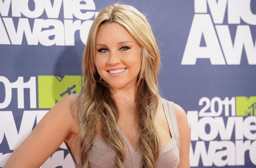 Amanda Bynes arrives at the 2011 MTV Movie Awards