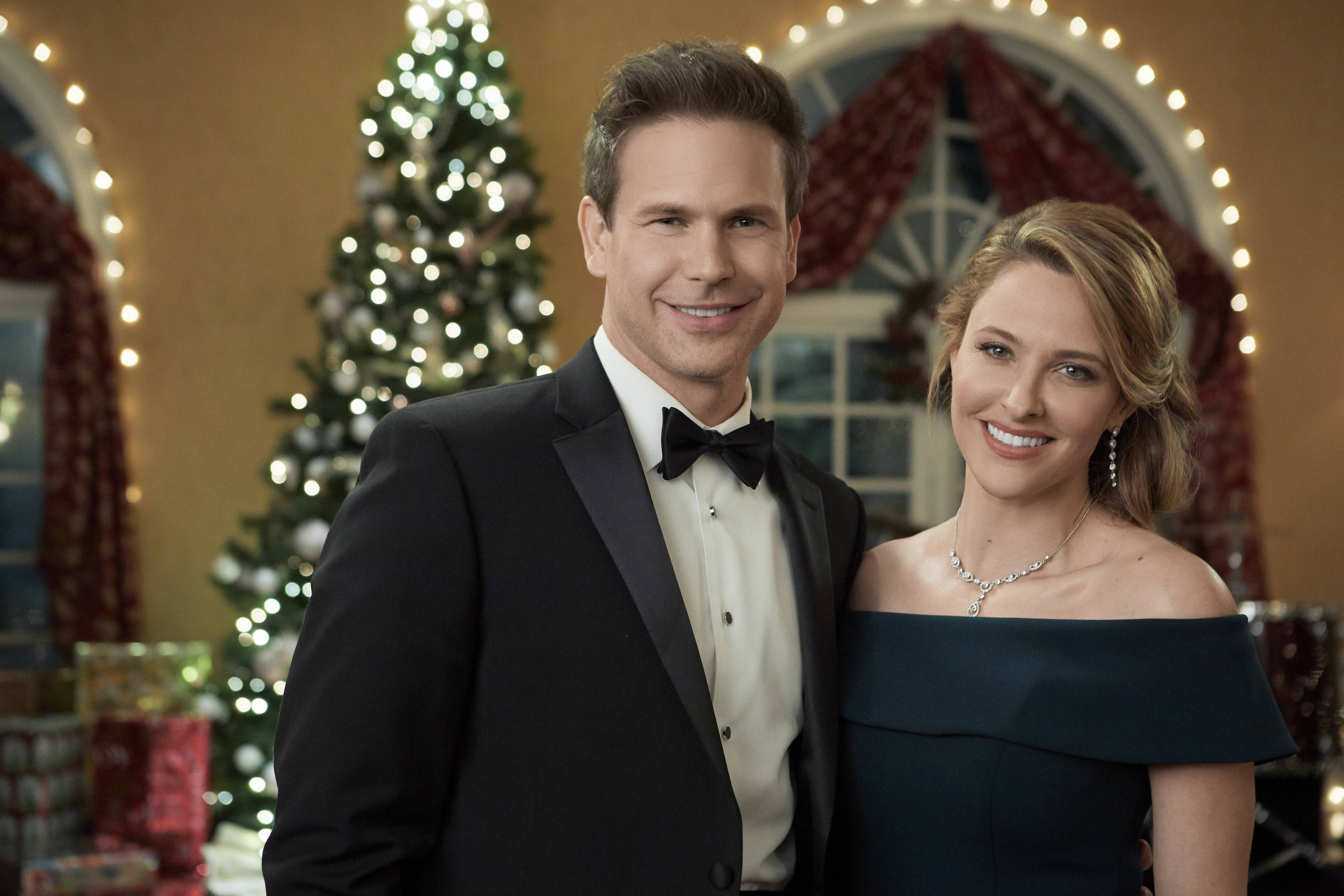 Matthew Davis and Jill Wagner in Christmas Wishes and Mistletoe Kisses