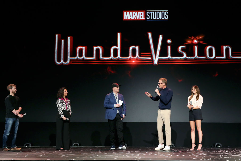 Paul Bettany and Elizabeth Olsen of 'WandaVision' 