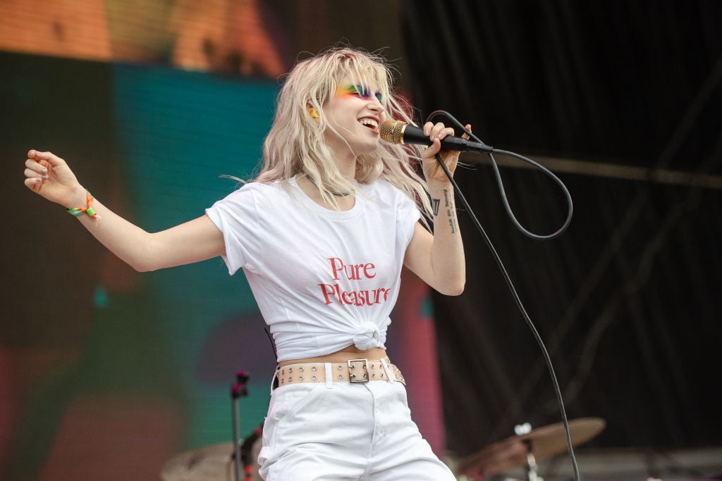 Hayley Williams of Paramore performing
