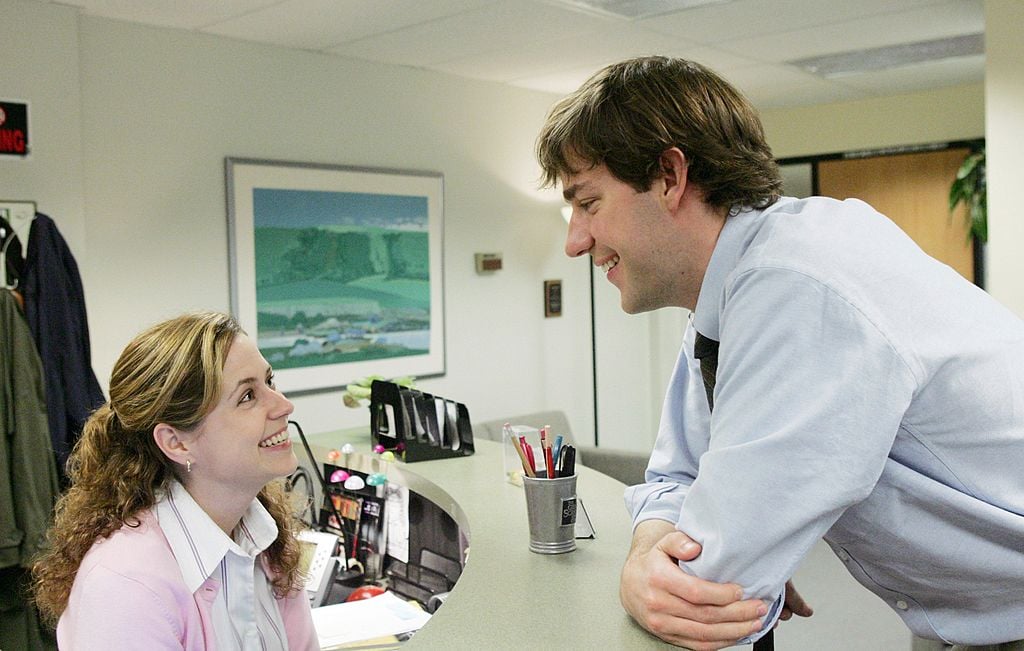 Jenna Fischer and John Krasinski on set of The Office