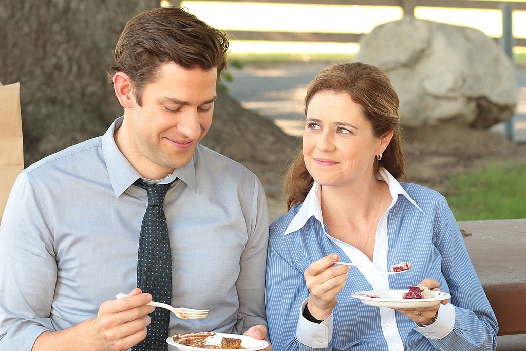 John Krasinski and Jenna Fischer on set of The Office