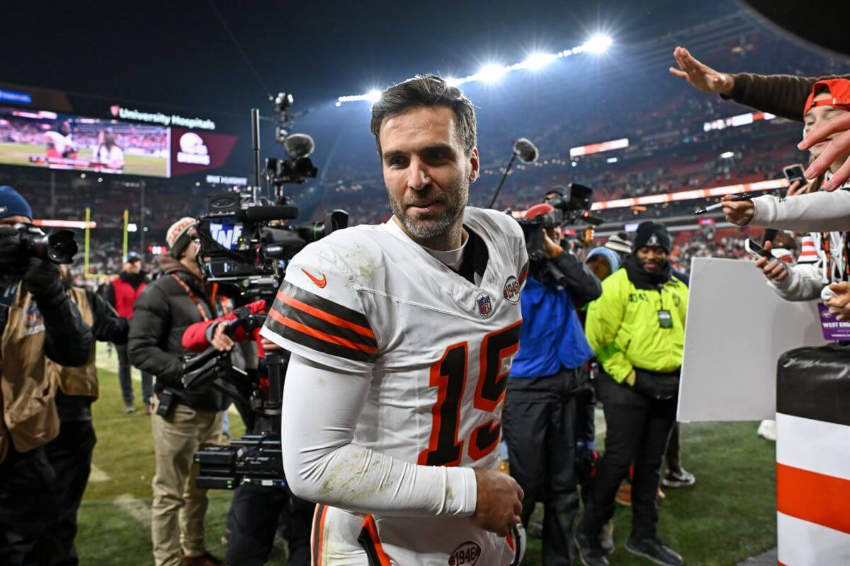 Quarterback Joe Flacco of the Cleveland Browns celebrates after the team's win over the New York Jets