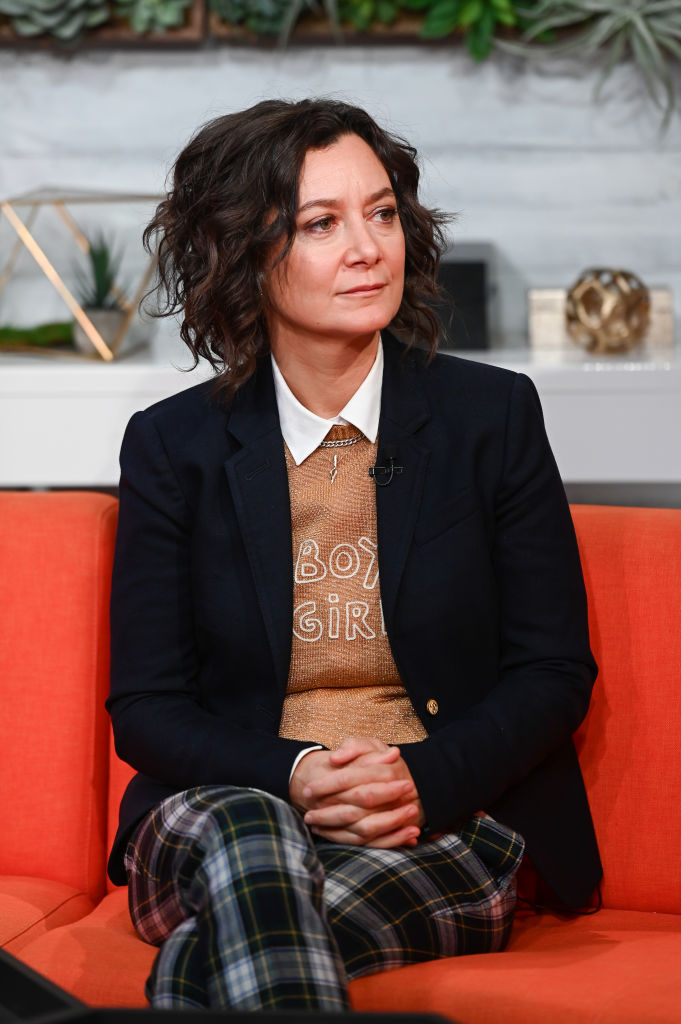Sara Gilbert visits BuzzFeed's "AM To DM"