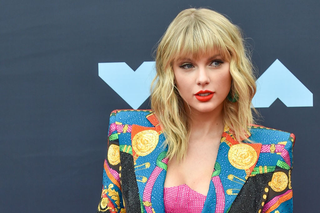 Taylor Swift attends the 2019 MTV Video Music Awards.