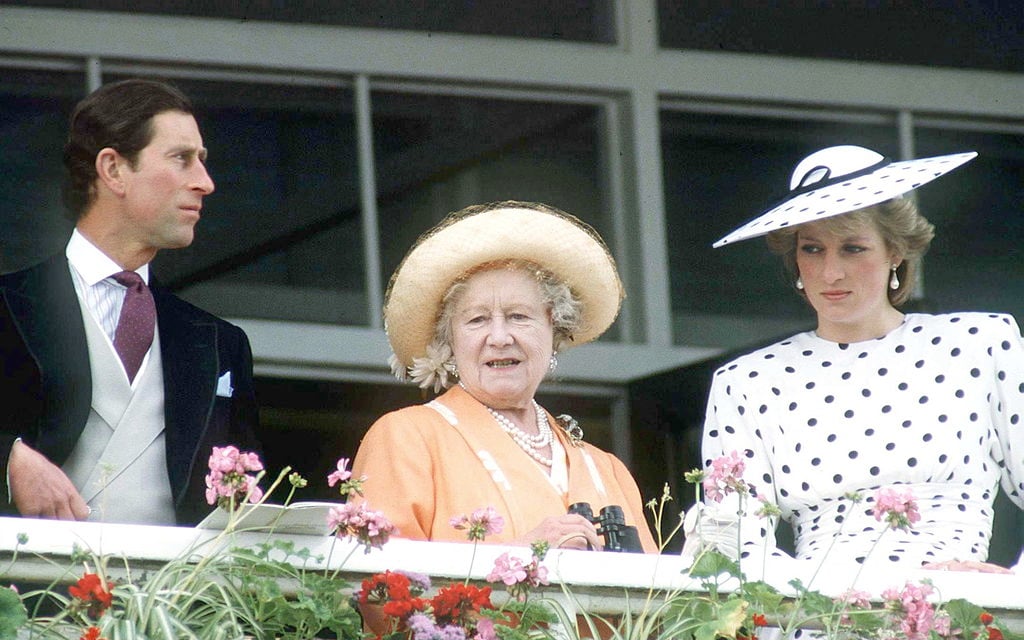 M4112 Diana Princess of Wales & The Queen Mother UNSIGNED photo NEW IMAGE 
