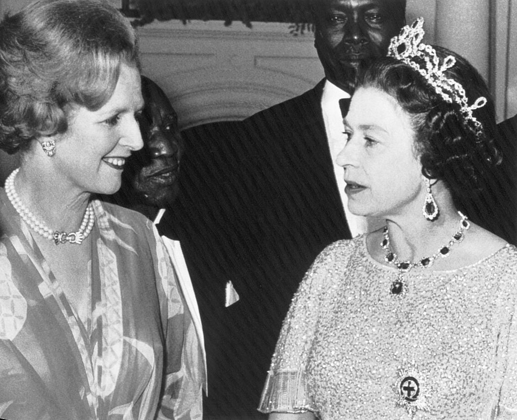 British Prime Minister, Margaret Thatcher(left), and Queen Elizabeth, chat at a party for the Heads of State gathered here for the Commonwealth Conference. Looking on in the rear are; Dr. Hasting Banda(left) of Malawi and Arap Moi of Kenya