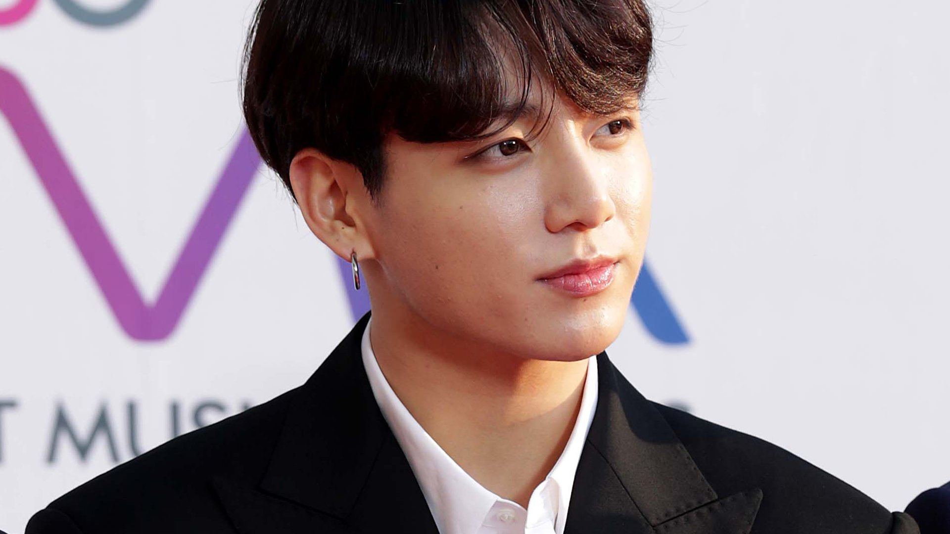 JungKook of boy band BTS attends the photocall for U Plus 5G 'The Fact Music Awards' on April 24, 2019