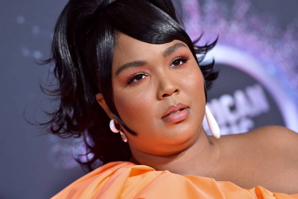 Lizzo attends the 2019 American Music Awards 