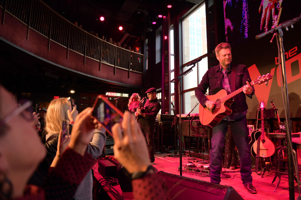 Blake Shelton performing in Nashville