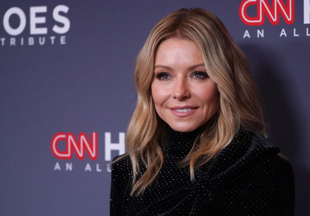 Kelly Ripa walks the red carpet