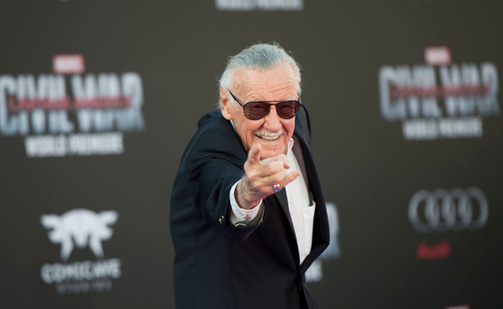 Stan Lee poses at the premiere of 'Captain America: Civil War'