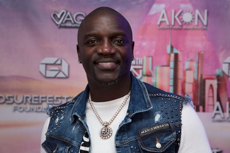 Akon on the red carpet