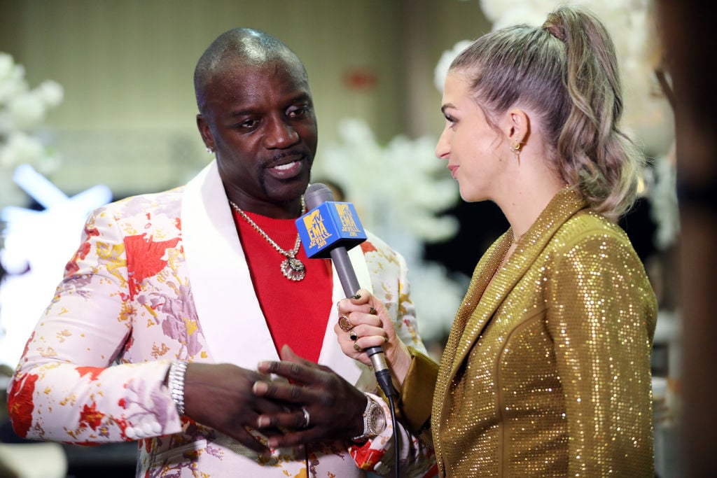 Akon backstage at a performance for MTV in Spain