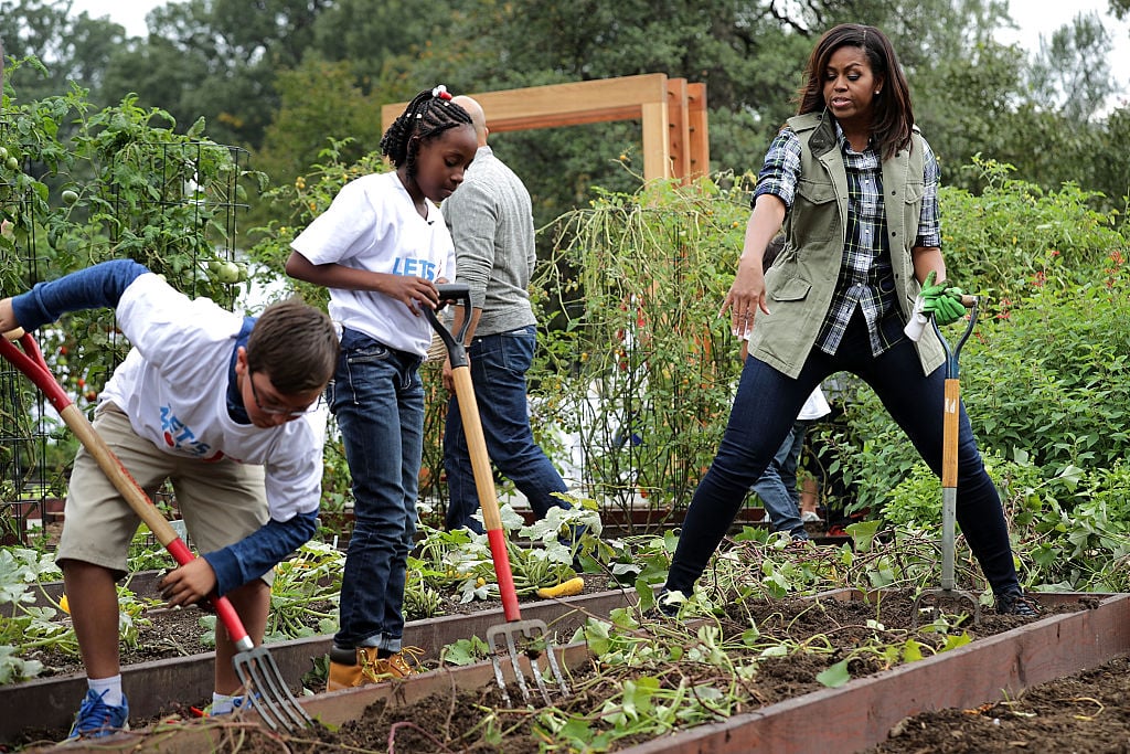 Michelle Obama Helps Students Harvest White House Kitchen Garden