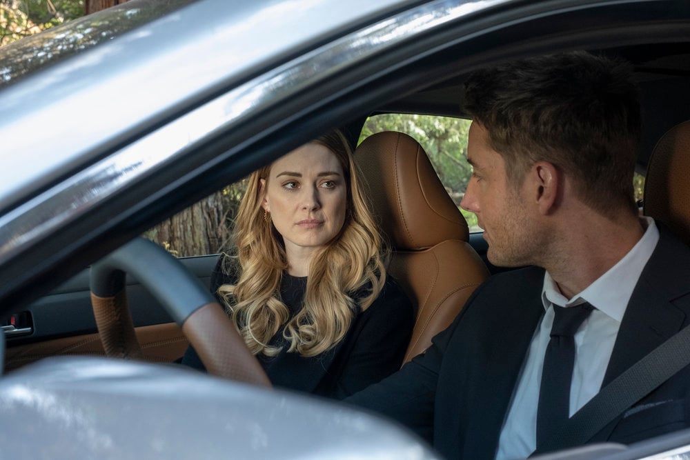 Alexandra Breckenridge as Sophie, Justin Hartley as Kevin in 'This Is Us' Season 4