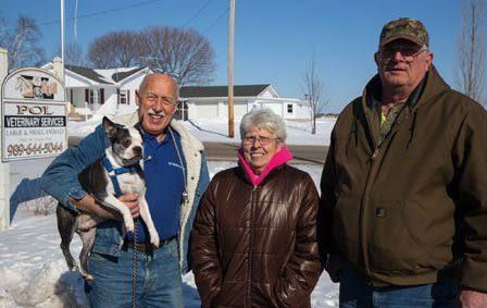 Dr. Pol with Mr. Pigglesworth and his owners