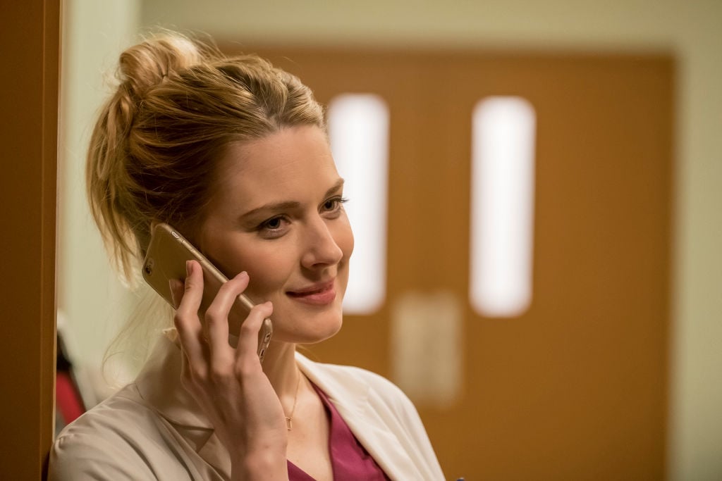 Alexandra Breckenridge as Sophie on This Is Us - Season 1