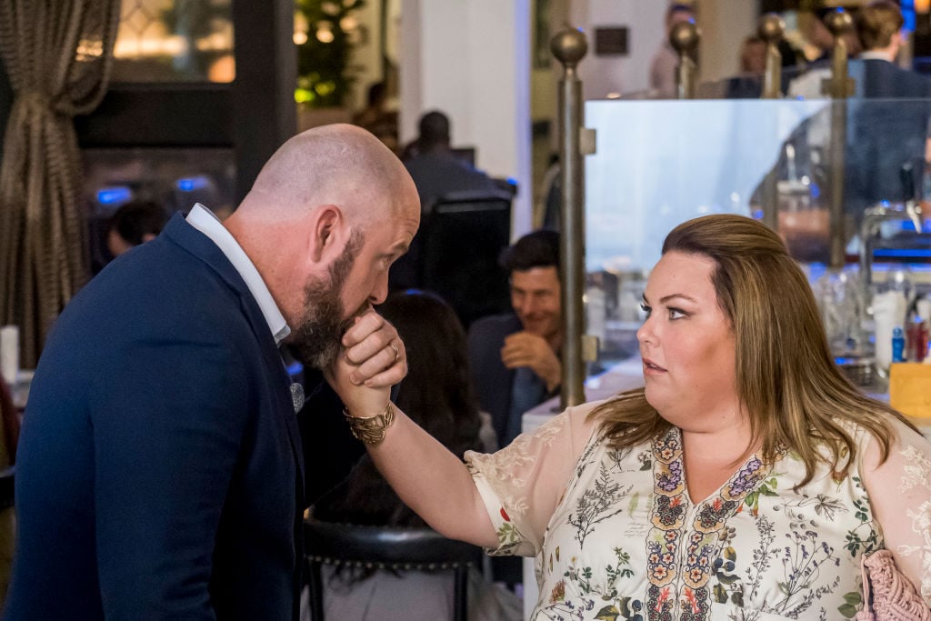 THIS IS US -- "Unhinged" Episode 403 -- Pictured: (l-r) Chris Sullivan as Toby, Chrissy Metz as Kate