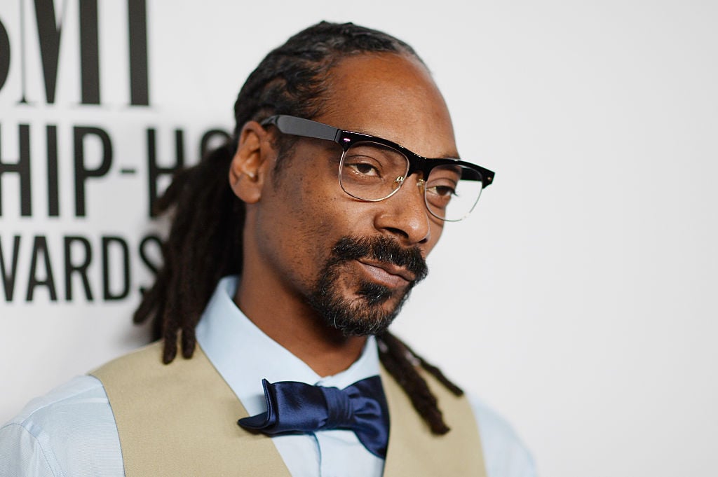 Snoop Dogg attend an award show.