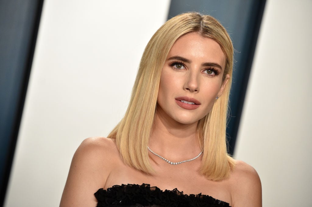 Emma Roberts attends the 2020 Vanity Fair Oscar Party hosted by Radhika Jones at Wallis Annenberg Center for the Performing Arts on February 09, 2020 in Beverly Hills, California. 
