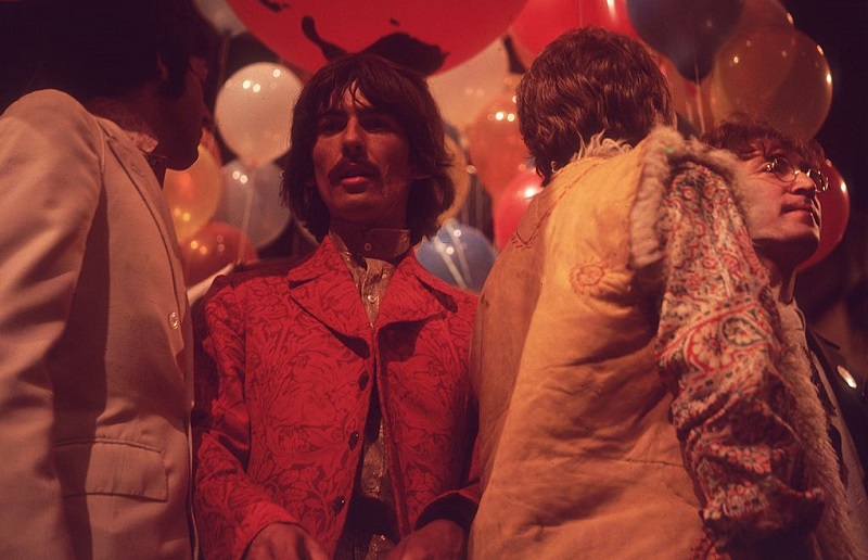 Why Paul McCartney Took Over the 'Sgt. Pepper' Guitar Solo From George ...
