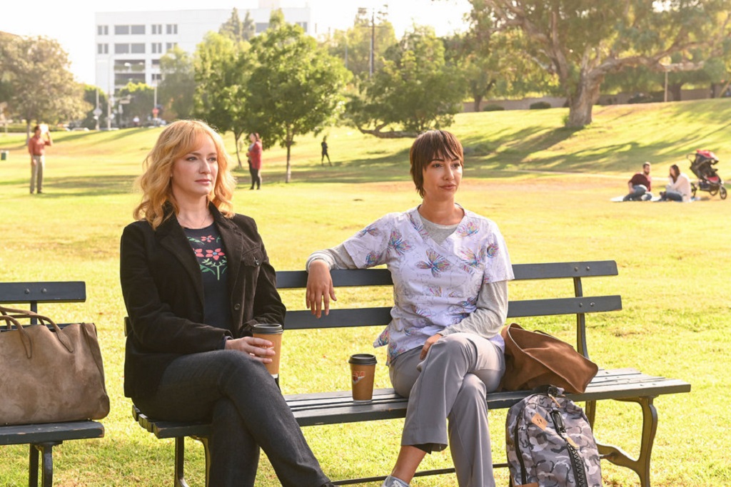 Good Girls Episode 301: Christina Hendricks as Beth Boland, Jackie Cruz as Rhea
