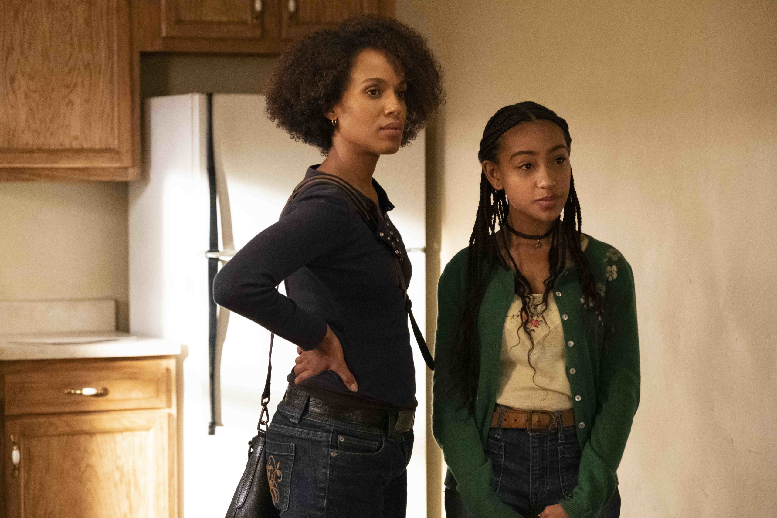 'Little Fires Everywhere' Episode 1: Mia (Kerry Washington) and Pearl (Lexi Underwood) 