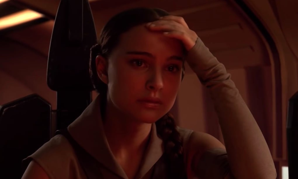 Padmé (Natalie Portman) in her ship on Mustafar before confronting Anakin Skywalker.