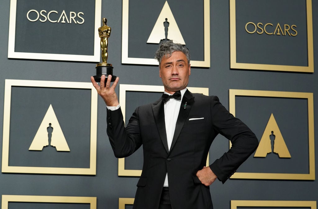 Taika Waititi poses with his Best Adapted Screenplay Oscar for 'Jojo Rabbit' on February 09, 2020.