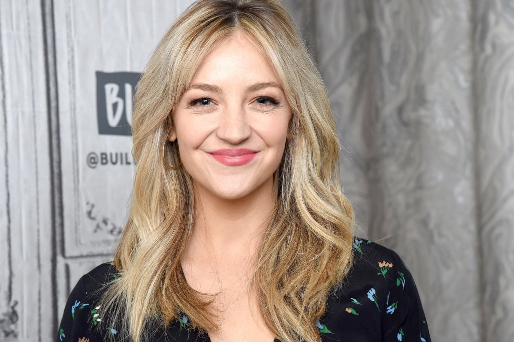 Abby Elliott smiling