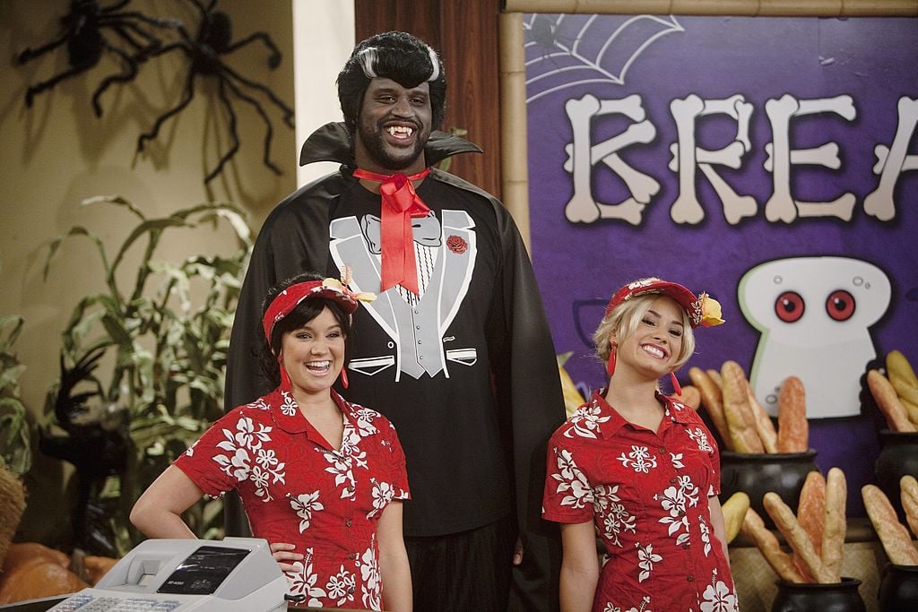 Shaquille O'Neal hosts a fully-produced, ghoulish "So Random!" Halloween special, featuring Demi Lovato and Tiffany Thornton