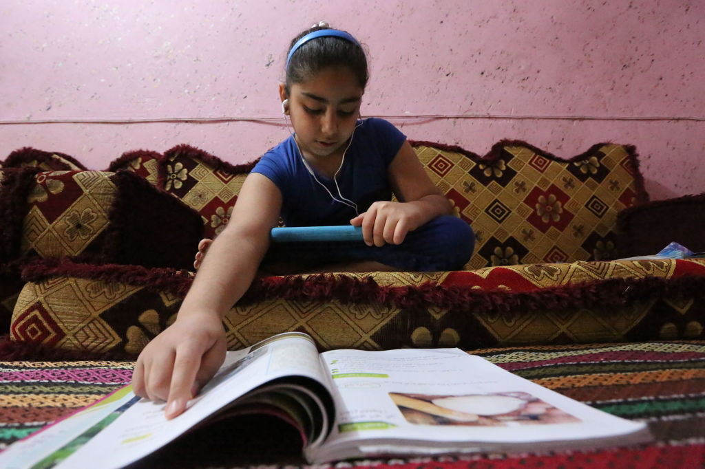 Iraqi schoolgirl studying remotely 