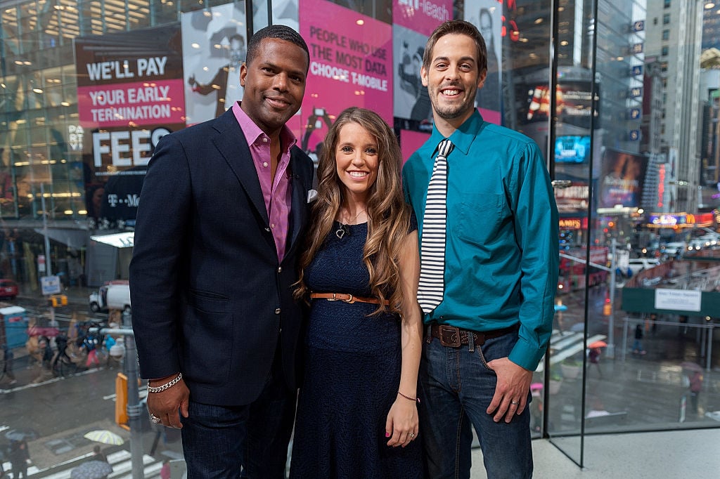 AJ Calloway interviews Jill Duggar Dillard and husband Derick Dillard during their visit to 'Extra' 