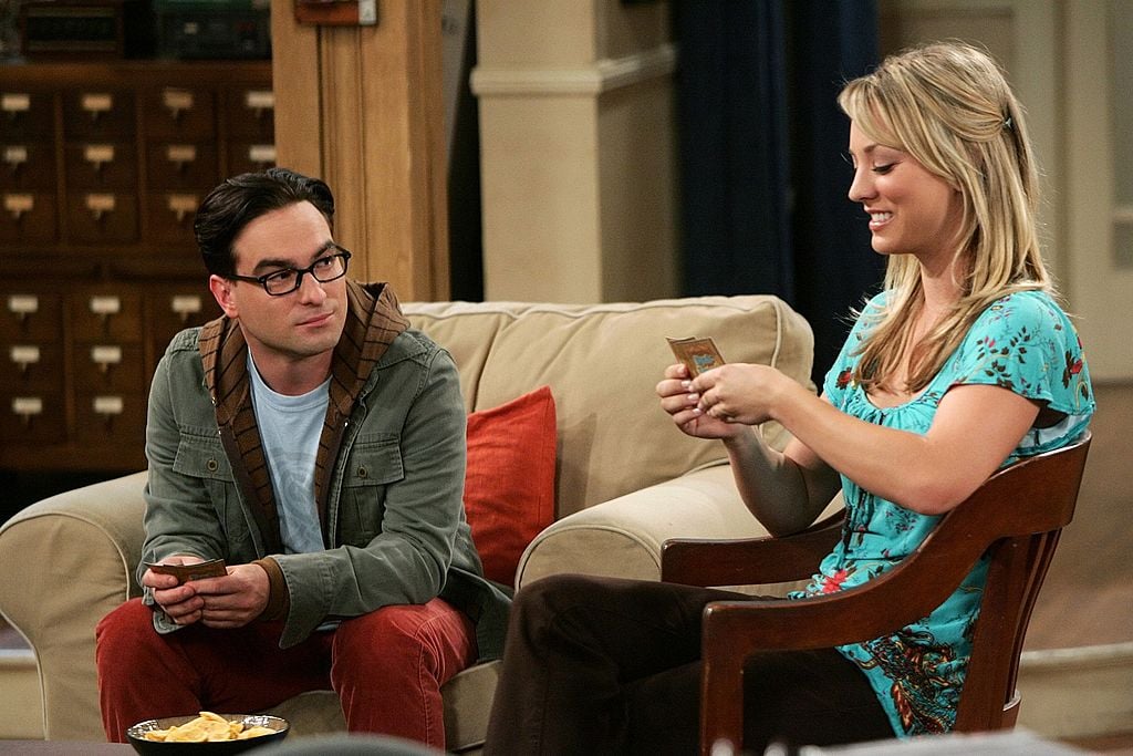 Leonard Hofstadter (Johnny Galecki, left) and Penny (Kaley Cuoco)