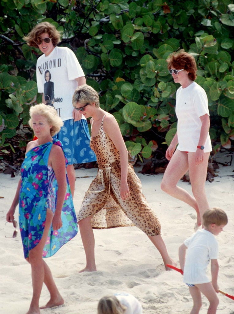 Princess Diana on the beach with her sisters, mother, and a young Prince Harry