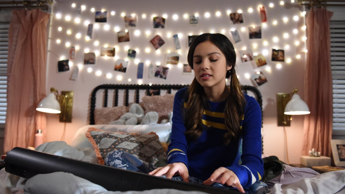 Nini (Olivia Rodrigo) writing "All I Want" in 'High School Musical: The Musical: The Series.'