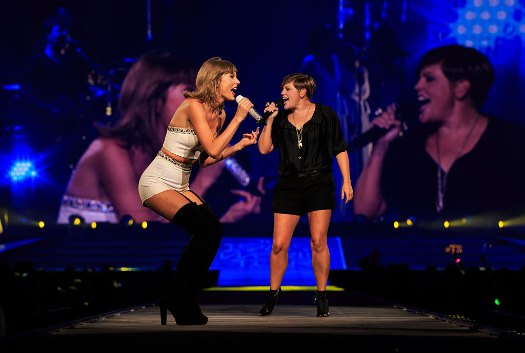 Taylor Swift and Natalie Maines of the Dixie Chicks perform onstage during 'The 1989 World Tour' on August 24, 2015