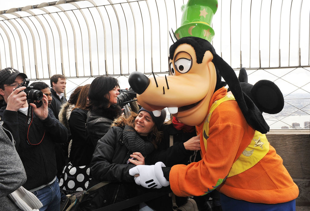 Goofy visits the Empire State Building