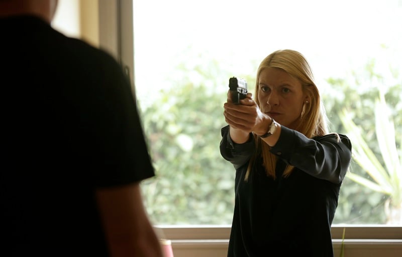Claire Danes holding a gun in 'Homeland' finale