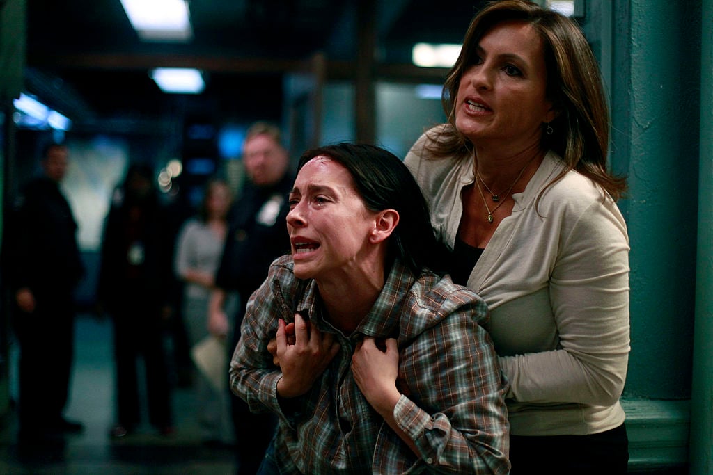 ennifer Love Hewitt and Mariska Hargitay on 'Law & Order: Special Victims Unit' in 2010