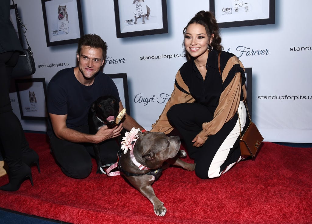 Hartley Sawyer and Jessica Parker Kennedy 